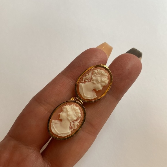 Vintage Jewelry - Vintage cameo clip-on earrings